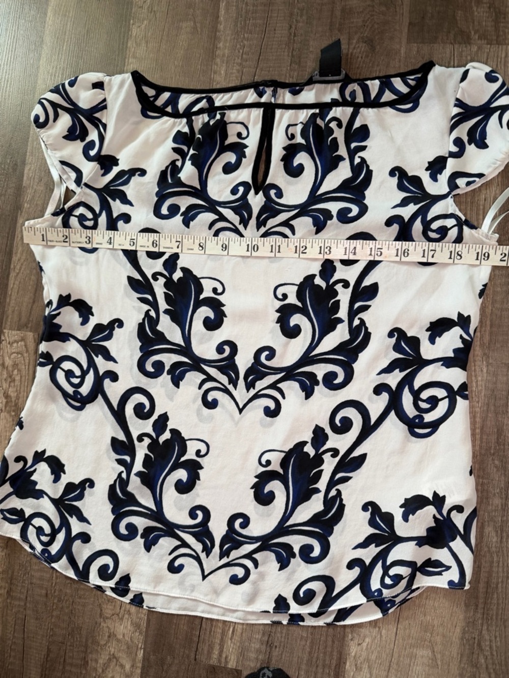White House Black Market Silk Top, Size 8 - Picture 14 of 16